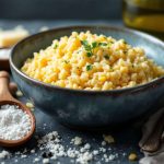 El secreto de un risotto cremoso sin nata: la «mantequilla fría» y el parmesano añadidos fuera del fuego